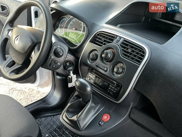 Белый Рено Кенгу, объемом двигателя 0 л и пробегом 99 тыс. км за 8250 $, фото 22 на Automoto.ua