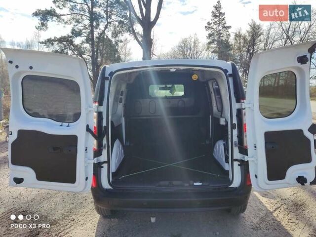 Белый Рено Кенгу, объемом двигателя 1.5 л и пробегом 175 тыс. км за 12800 $, фото 8 на Automoto.ua