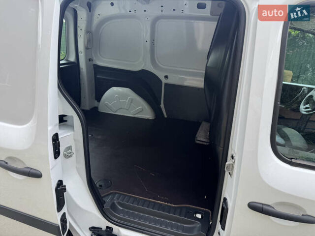 Белый Рено Кенгу, объемом двигателя 1.5 л и пробегом 118 тыс. км за 11300 $, фото 7 на Automoto.ua