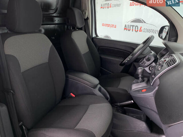 Белый Рено Кенгу, объемом двигателя 1.5 л и пробегом 129 тыс. км за 12250 $, фото 15 на Automoto.ua