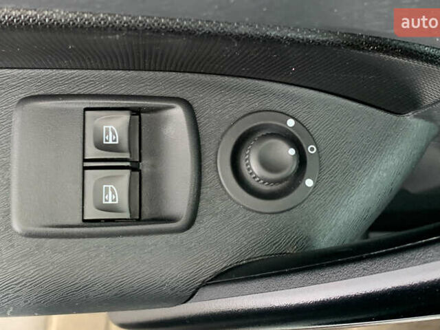 Белый Рено Кенгу, объемом двигателя 1.5 л и пробегом 129 тыс. км за 12250 $, фото 6 на Automoto.ua