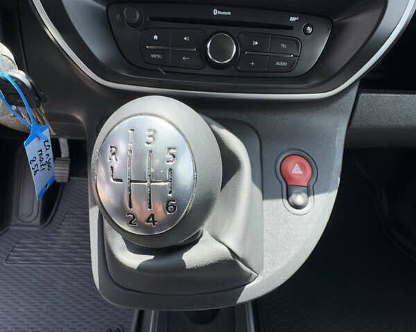 Белый Рено Кенгу, объемом двигателя 1.5 л и пробегом 149 тыс. км за 13900 $, фото 24 на Automoto.ua