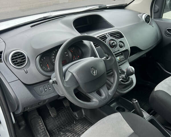 Белый Рено Кенгу, объемом двигателя 1.5 л и пробегом 190 тыс. км за 11800 $, фото 3 на Automoto.ua