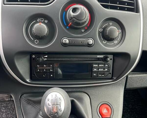 Белый Рено Кенгу, объемом двигателя 1.5 л и пробегом 255 тыс. км за 10550 $, фото 42 на Automoto.ua