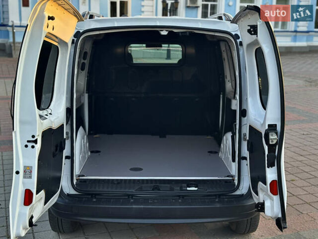 Белый Рено Кенгу, объемом двигателя 1.5 л и пробегом 162 тыс. км за 11799 $, фото 21 на Automoto.ua