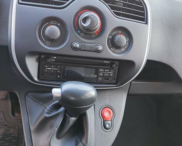 Білий Рено Кєнгу, об'ємом двигуна 0 л та пробігом 101 тис. км за 13800 $, фото 1 на Automoto.ua