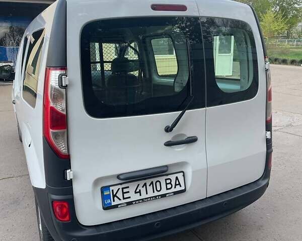 Белый Рено Кенгу, объемом двигателя 1.46 л и пробегом 114 тыс. км за 13613 $, фото 9 на Automoto.ua