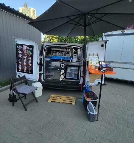 Белый Рено Кенгу, объемом двигателя 1.5 л и пробегом 100 тыс. км за 17000 $, фото 1 на Automoto.ua