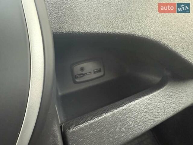 Білий Рено Кєнгу, об'ємом двигуна 0 л та пробігом 5 тис. км за 14700 $, фото 45 на Automoto.ua