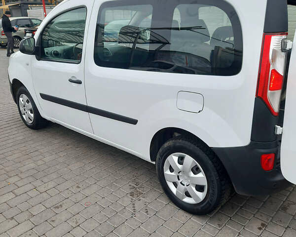 Белый Рено Кенгу, объемом двигателя 1.5 л и пробегом 175 тыс. км за 12800 $, фото 3 на Automoto.ua