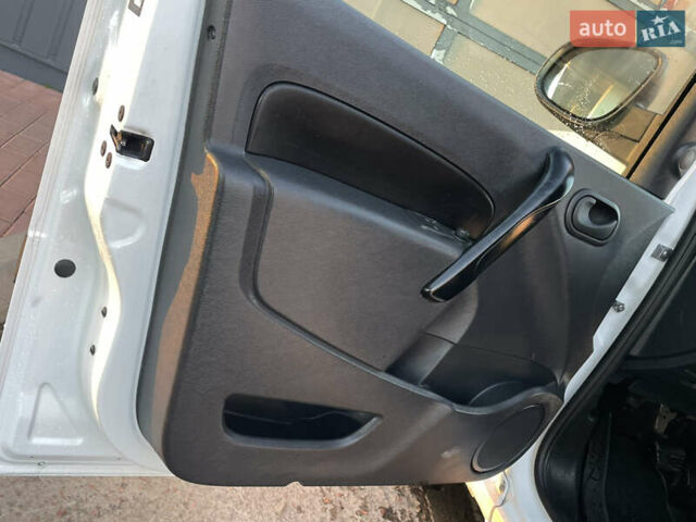 Белый Рено Кенгу, объемом двигателя 0 л и пробегом 99 тыс. км за 8250 $, фото 19 на Automoto.ua