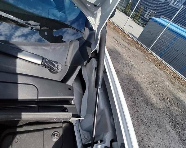 Белый Рено Кенгу, объемом двигателя 1.5 л и пробегом 175 тыс. км за 12800 $, фото 22 на Automoto.ua