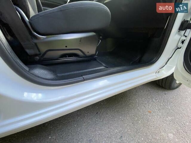 Белый Рено Кенгу, объемом двигателя 0 л и пробегом 18 тыс. км за 13800 $, фото 35 на Automoto.ua