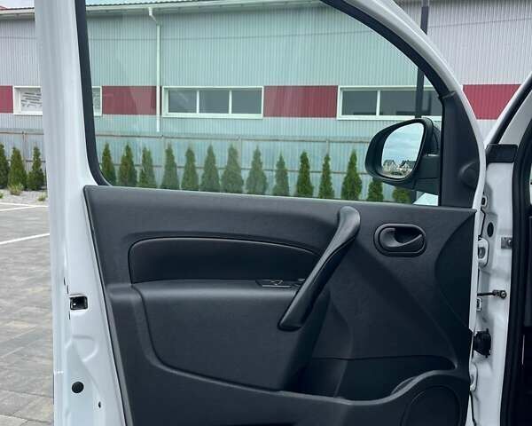 Белый Рено Кенгу, объемом двигателя 1.5 л и пробегом 255 тыс. км за 10550 $, фото 35 на Automoto.ua