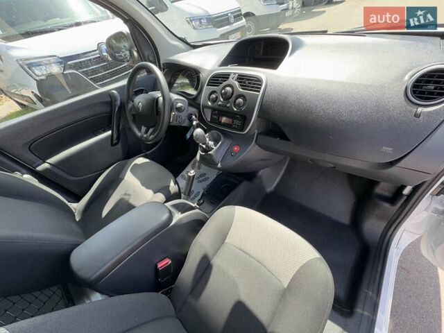 Белый Рено Кенгу, объемом двигателя 1.5 л и пробегом 179 тыс. км за 12700 $, фото 24 на Automoto.ua