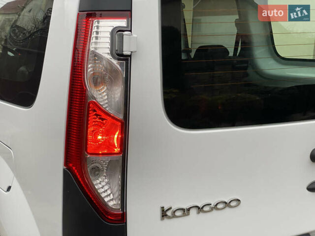 Белый Рено Кенгу, объемом двигателя 0 л и пробегом 17 тыс. км за 14399 $, фото 9 на Automoto.ua
