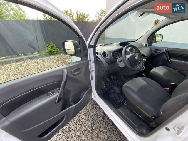 Белый Рено Кенгу, объемом двигателя 1.5 л и пробегом 138 тыс. км за 12597 $, фото 36 на Automoto.ua