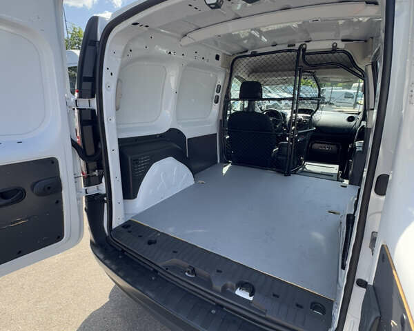 Белый Рено Кенгу, объемом двигателя 1.5 л и пробегом 179 тыс. км за 12700 $, фото 28 на Automoto.ua