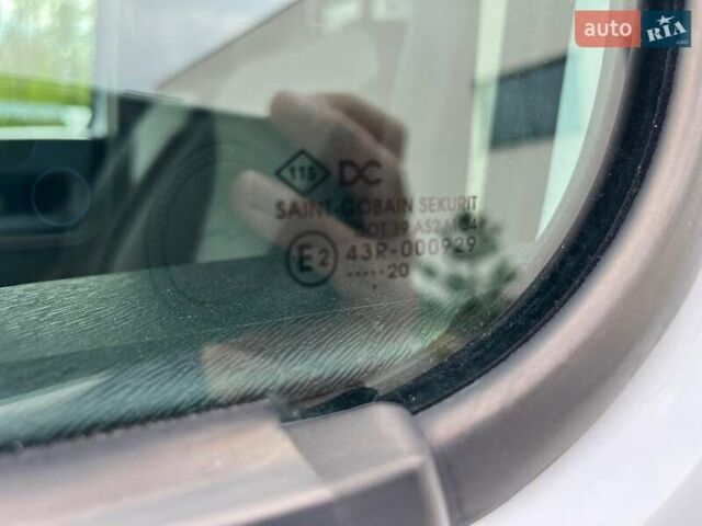 Белый Рено Кенгу, объемом двигателя 1.5 л и пробегом 255 тыс. км за 10550 $, фото 15 на Automoto.ua