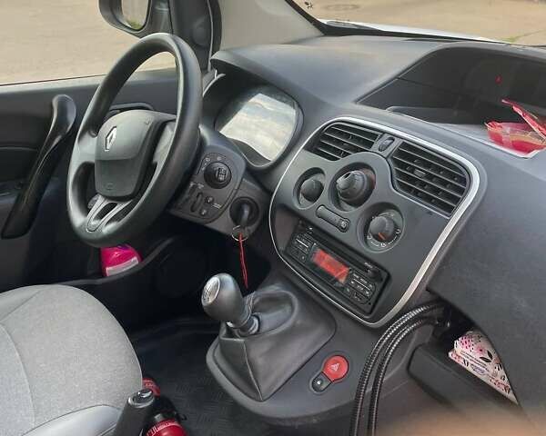 Белый Рено Кенгу, объемом двигателя 1.46 л и пробегом 114 тыс. км за 13613 $, фото 35 на Automoto.ua