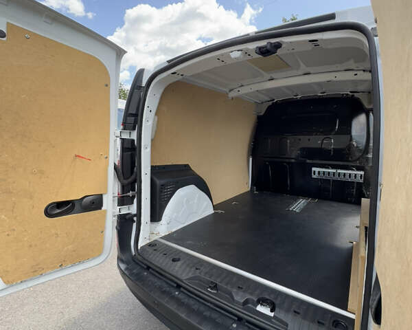 Белый Рено Кенгу, объемом двигателя 1.5 л и пробегом 149 тыс. км за 13900 $, фото 36 на Automoto.ua