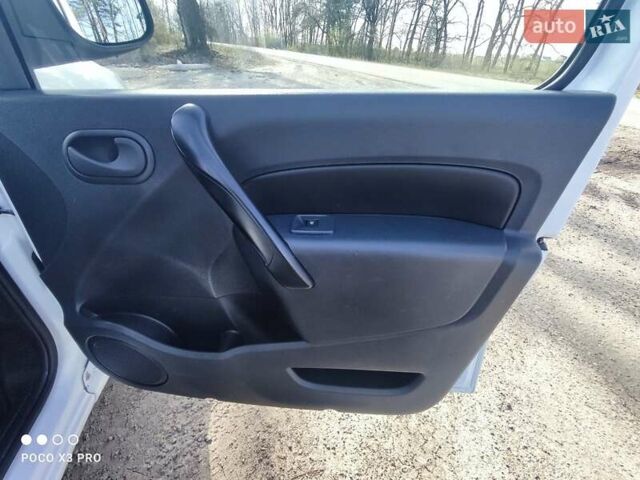 Белый Рено Кенгу, объемом двигателя 1.5 л и пробегом 175 тыс. км за 12800 $, фото 23 на Automoto.ua
