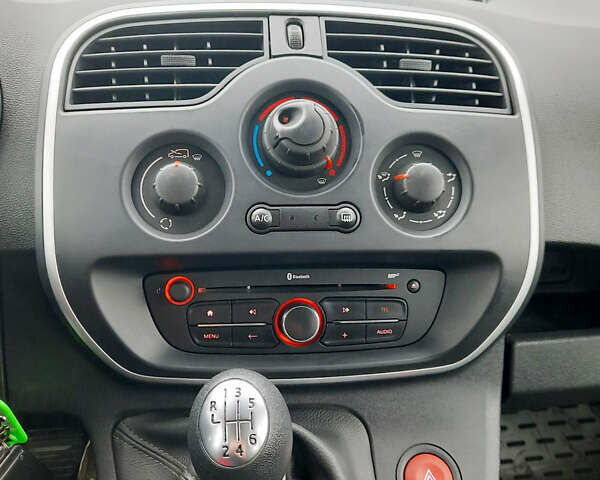 Белый Рено Кенгу, объемом двигателя 1.5 л и пробегом 175 тыс. км за 12800 $, фото 12 на Automoto.ua