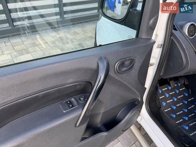 Білий Рено Кєнгу, об'ємом двигуна 1.5 л та пробігом 177 тис. км за 10250 $, фото 14 на Automoto.ua