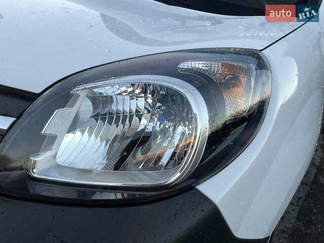 Белый Рено Кенгу, объемом двигателя 0 л и пробегом 99 тыс. км за 8250 $, фото 2 на Automoto.ua