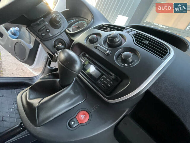 Белый Рено Кенгу, объемом двигателя 0 л и пробегом 99 тыс. км за 8250 $, фото 16 на Automoto.ua