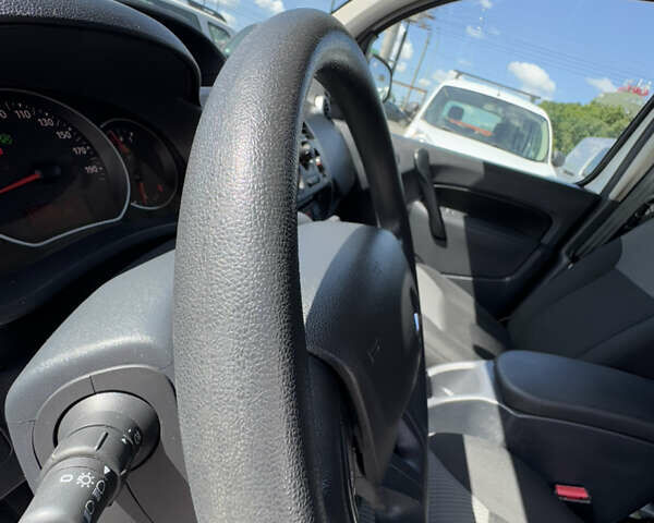 Белый Рено Кенгу, объемом двигателя 1.5 л и пробегом 179 тыс. км за 12700 $, фото 14 на Automoto.ua