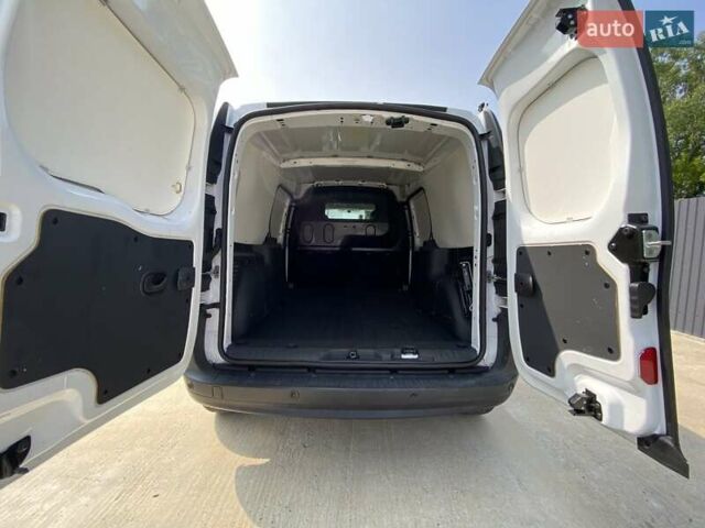 Белый Рено Кенгу, объемом двигателя 1.5 л и пробегом 138 тыс. км за 12597 $, фото 24 на Automoto.ua