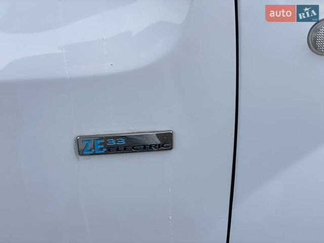 Белый Рено Кенгу, объемом двигателя 0 л и пробегом 8 тыс. км за 15500 $, фото 54 на Automoto.ua