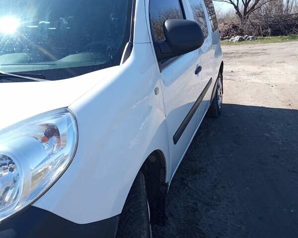 Белый Рено Кенгу, объемом двигателя 1.46 л и пробегом 96 тыс. км за 15550 $, фото 2 на Automoto.ua