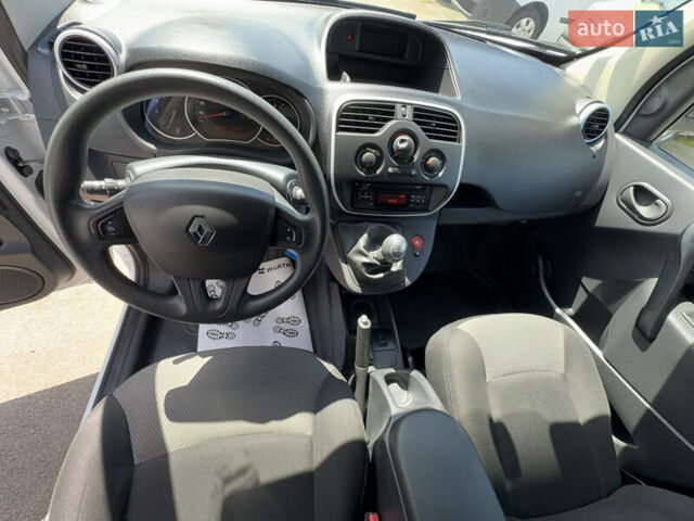 Белый Рено Кенгу, объемом двигателя 1.5 л и пробегом 179 тыс. км за 12700 $, фото 19 на Automoto.ua