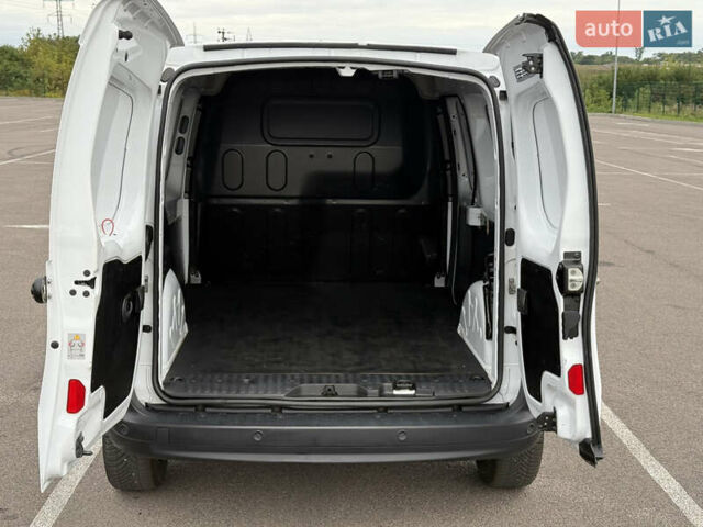 Белый Рено Кенгу, объемом двигателя 1.5 л и пробегом 150 тыс. км за 12200 $, фото 13 на Automoto.ua