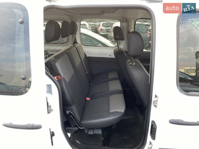 Белый Рено Кенгу, объемом двигателя 0 л и пробегом 8 тыс. км за 15500 $, фото 29 на Automoto.ua