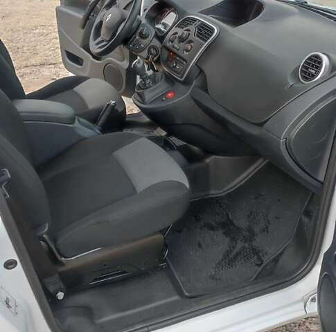Білий Рено Кєнгу, об'ємом двигуна 1.5 л та пробігом 100 тис. км за 11500 $, фото 2 на Automoto.ua