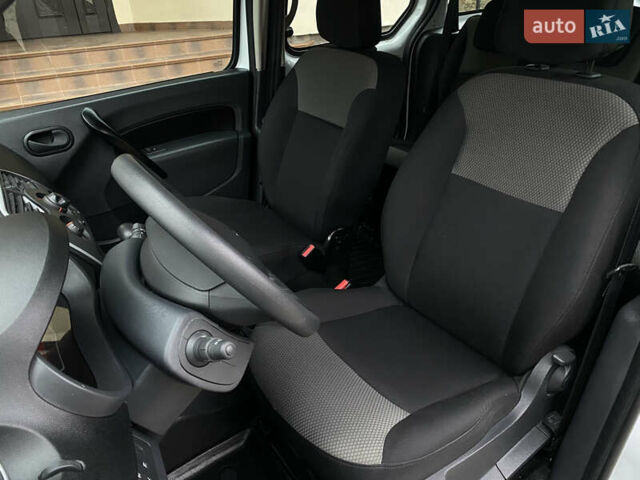 Белый Рено Кенгу, объемом двигателя 0 л и пробегом 17 тыс. км за 14399 $, фото 29 на Automoto.ua