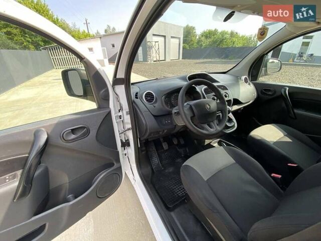 Белый Рено Кенгу, объемом двигателя 1.5 л и пробегом 138 тыс. км за 12597 $, фото 45 на Automoto.ua