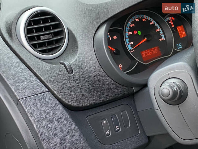 Белый Рено Кенгу, объемом двигателя 0 л и пробегом 17 тыс. км за 14399 $, фото 32 на Automoto.ua