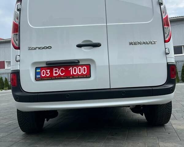 Белый Рено Кенгу, объемом двигателя 1.5 л и пробегом 255 тыс. км за 10550 $, фото 9 на Automoto.ua