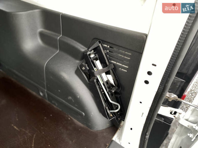 Белый Рено Кенгу, объемом двигателя 0 л и пробегом 8 тыс. км за 15500 $, фото 25 на Automoto.ua