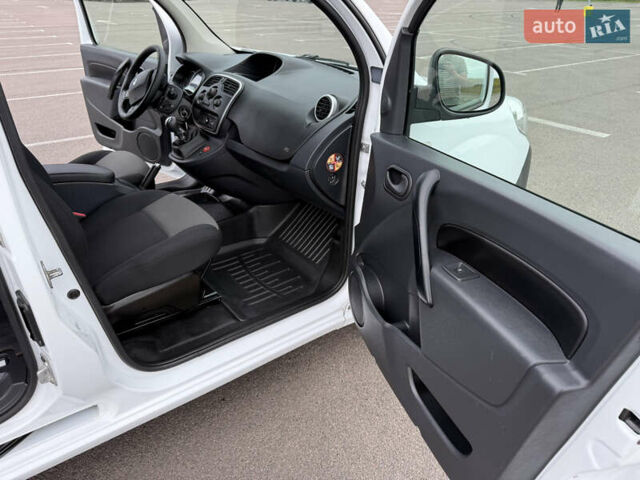 Белый Рено Кенгу, объемом двигателя 1.5 л и пробегом 150 тыс. км за 12200 $, фото 19 на Automoto.ua