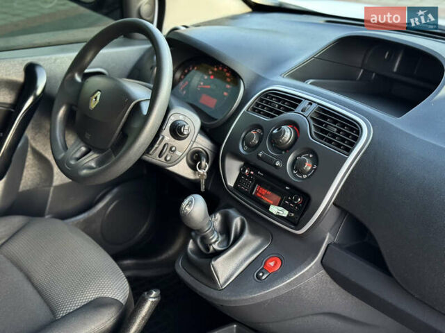 Белый Рено Кенгу, объемом двигателя 1.5 л и пробегом 164 тыс. км за 11399 $, фото 25 на Automoto.ua