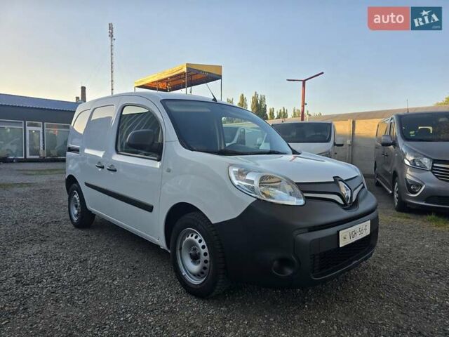 Белый Рено Кенгу, объемом двигателя 1.5 л и пробегом 227 тыс. км за 10600 $, фото 3 на Automoto.ua