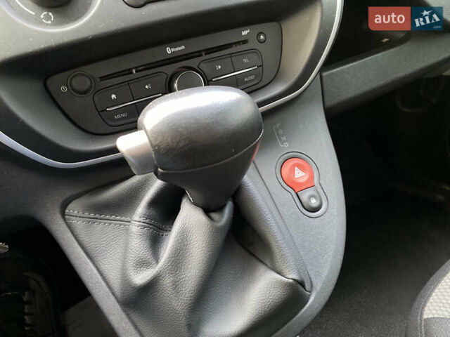 Белый Рено Кенгу, объемом двигателя 0 л и пробегом 8 тыс. км за 15500 $, фото 36 на Automoto.ua