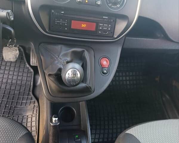 Білий Рено Кєнгу, об'ємом двигуна 0 л та пробігом 35 тис. км за 11300 $, фото 1 на Automoto.ua
