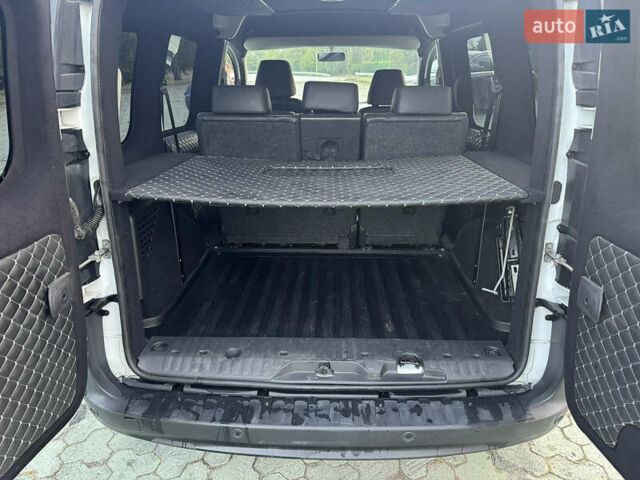 Белый Рено Кенгу, объемом двигателя 1.46 л и пробегом 190 тыс. км за 12700 $, фото 15 на Automoto.ua