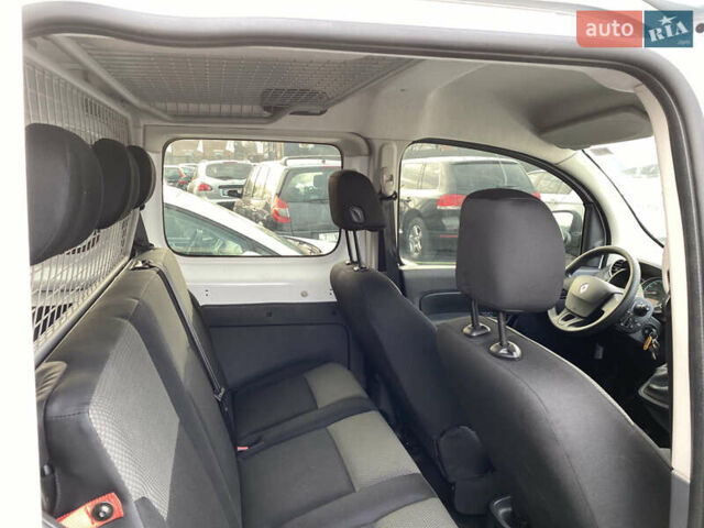 Белый Рено Кенгу, объемом двигателя 0 л и пробегом 8 тыс. км за 15500 $, фото 21 на Automoto.ua